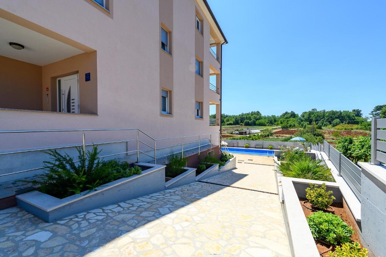 Stancija Amorozo 5 Porec Exterior photo